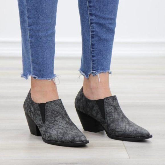 Slip On Gray & Black Snake Texture Low Cut Booties - Picture 12 of 13